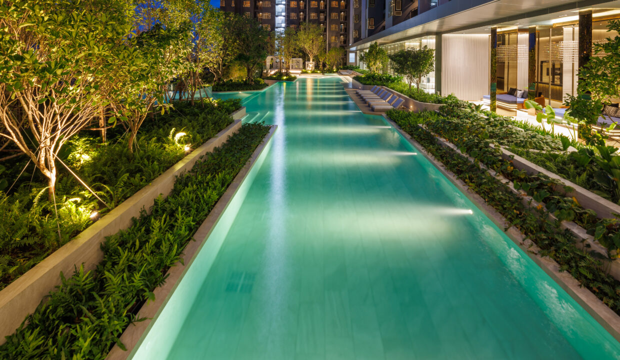 04 Life Sathorn Sierra_Active Pool