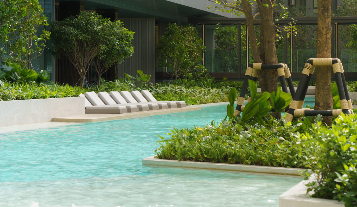 Life Sathorn Sierra_Serene Pool