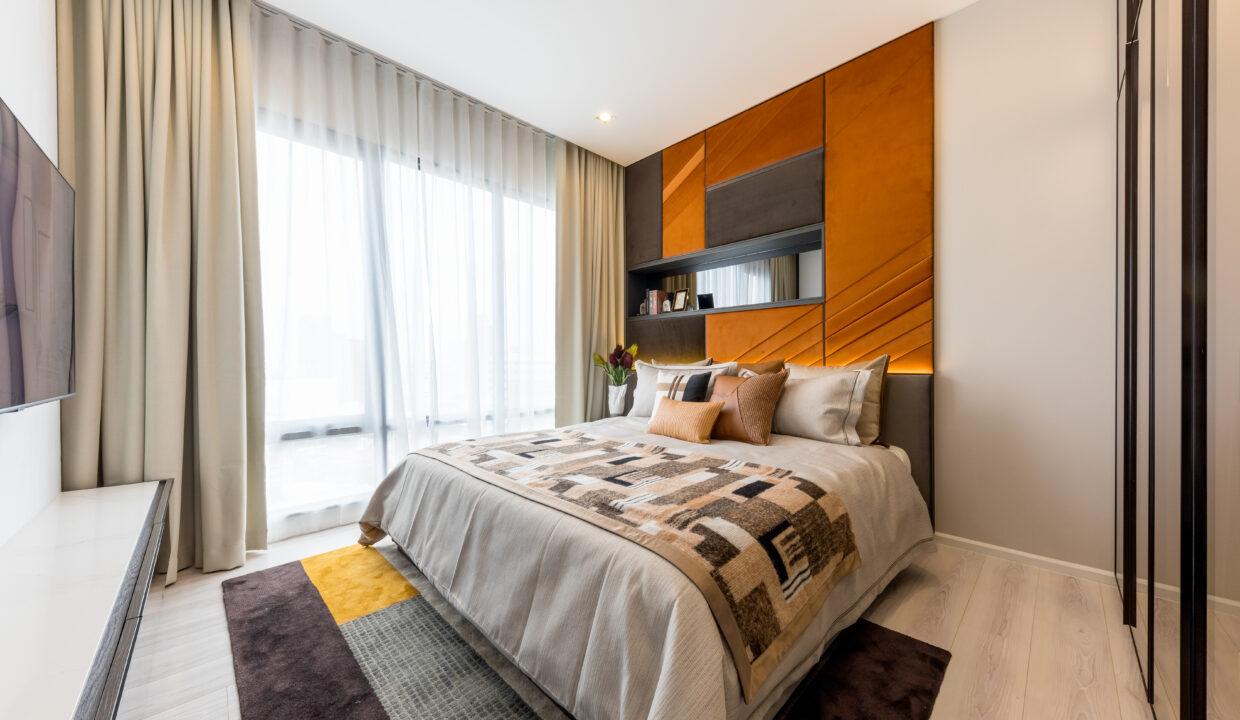 THE ROOM-1169